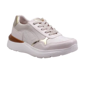 Tenis casual con acabado metálico y plataforma cómoda